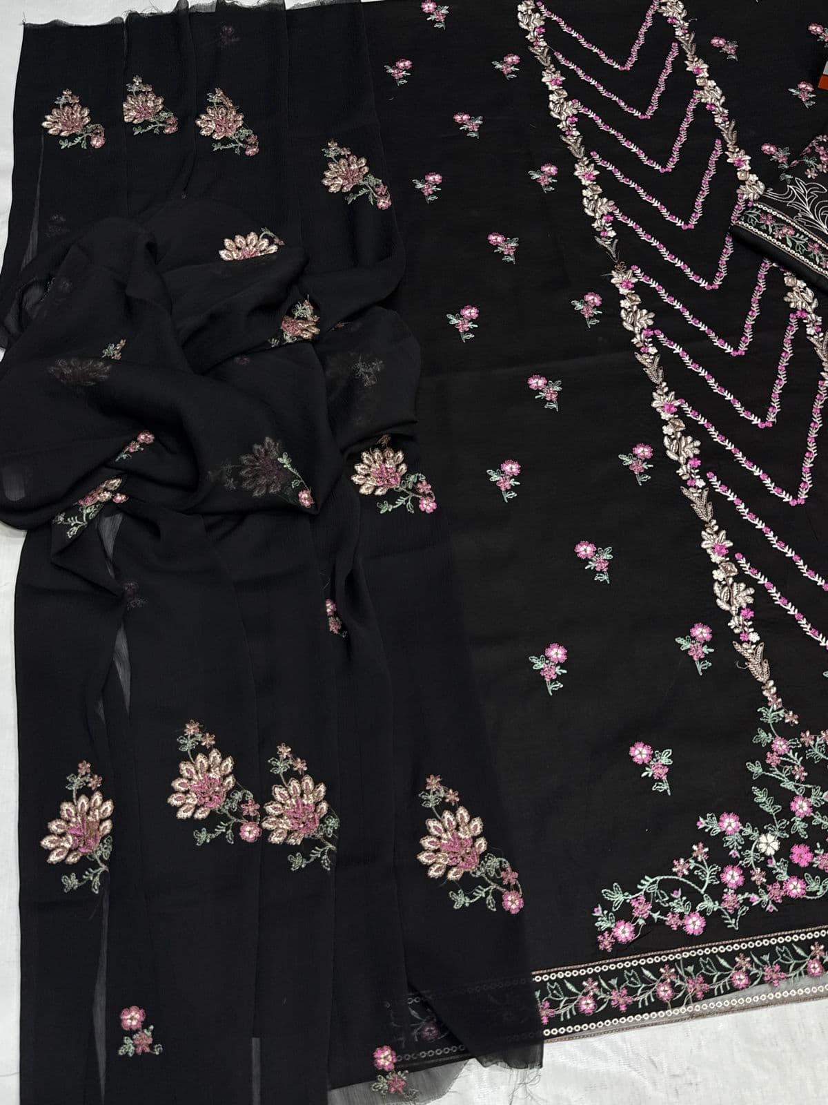Zeen Embroidered Lawn Suit