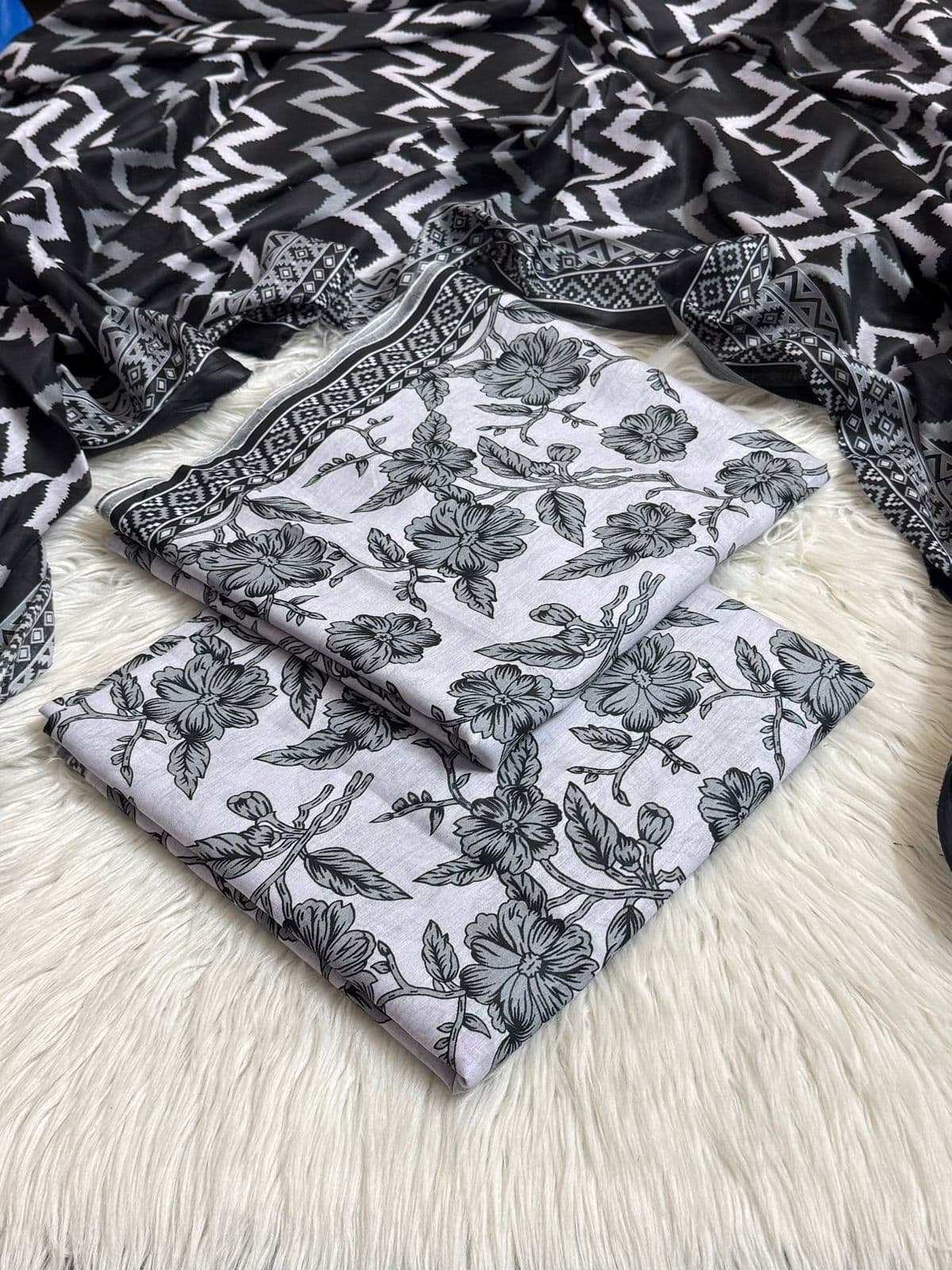 Saya 3 Piece Lawn