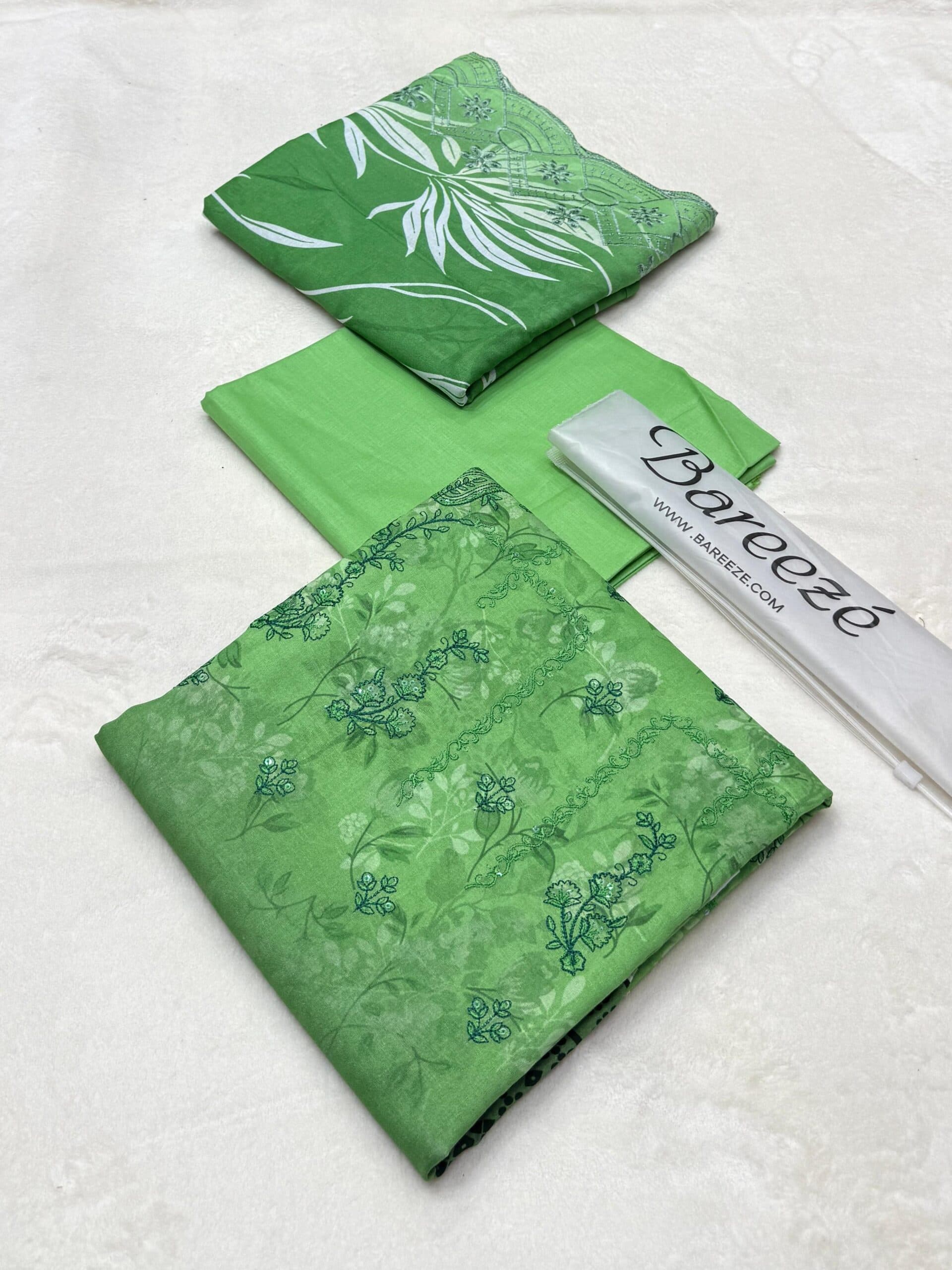 Unstitched 3 piece lawn Suit 