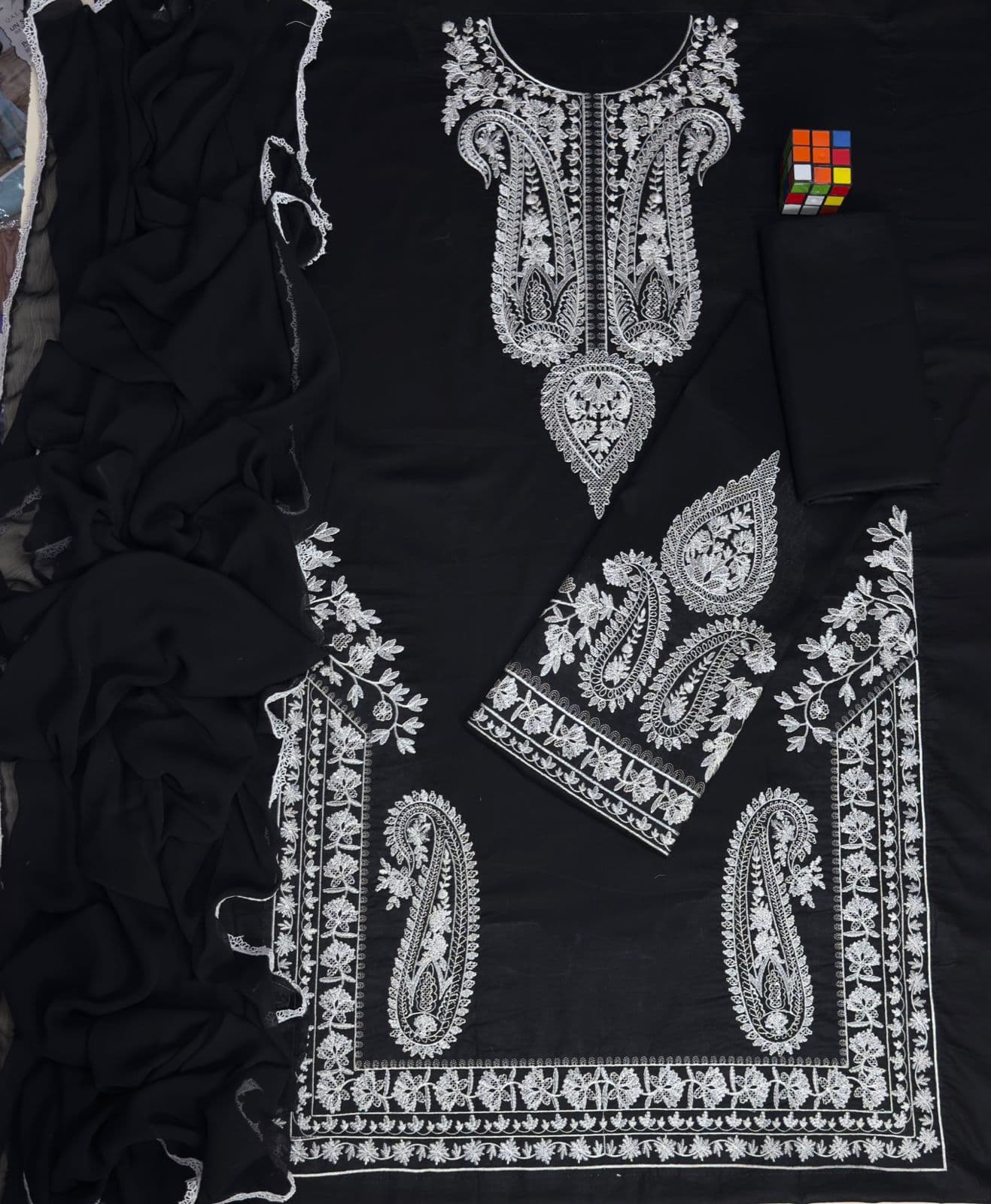 3 Piece Unstitched Lawn Suit image 2